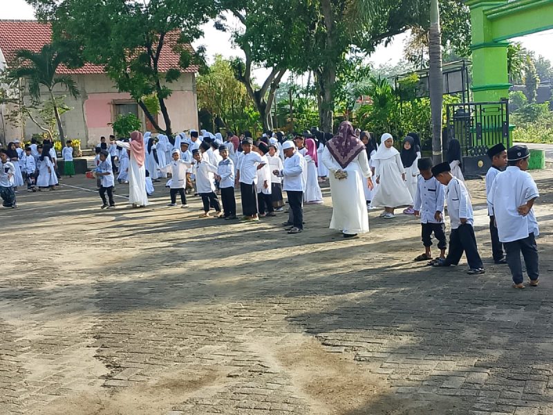 SDN Purwokerto Ngimbang Gelar Upacara Hari Santri Nasional